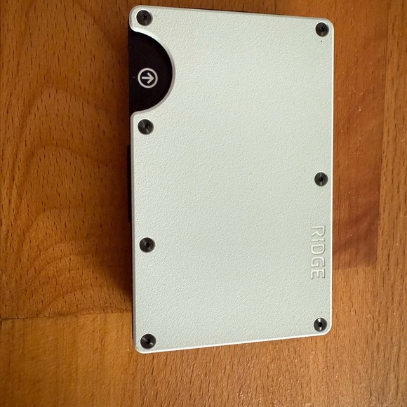 The Ridge Wallet w/ Apple AirTag Money Clip Accessory - Polar White NWOT - Picture 8 of 12